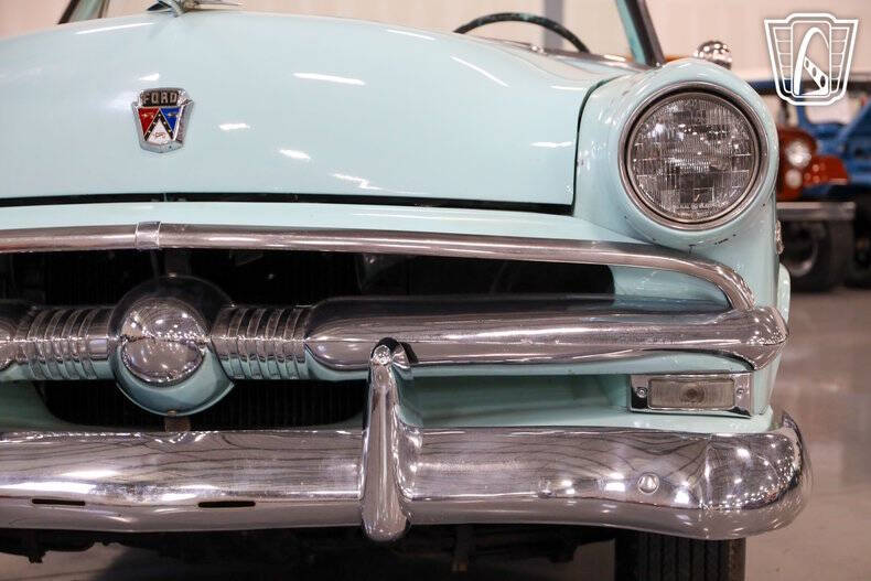 1953 Ford Crestline