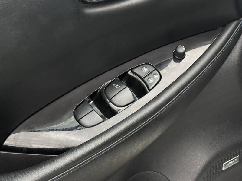 2022 Nissan LEAF SL PLUS