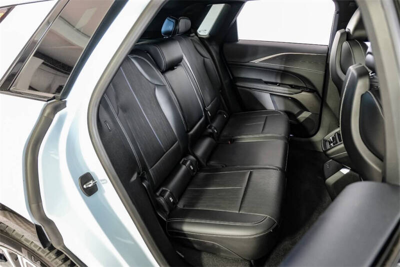 2024 Cadillac LYRIQ Luxury 1