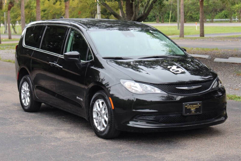 2023 Chrysler Voyager LX