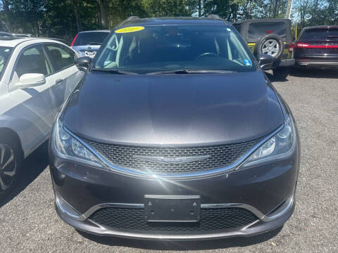 2017 Chrysler Pacifica Touring-L