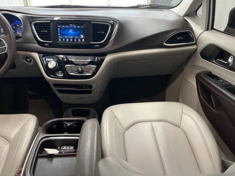 2020 Chrysler Voyager LXi