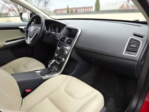 2016 Volvo XC60 T6 Drive-E R-Design Platinum