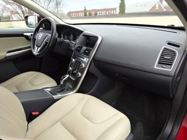 2016 Volvo XC60 T6 Drive-E R-Design Platinum