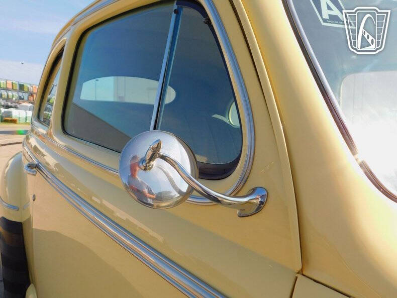 1942 Ford Super Deluxe