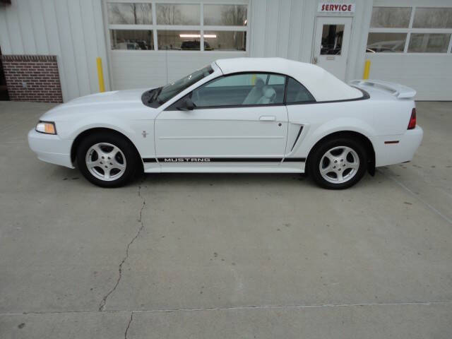 2002 Ford Mustang Deluxe