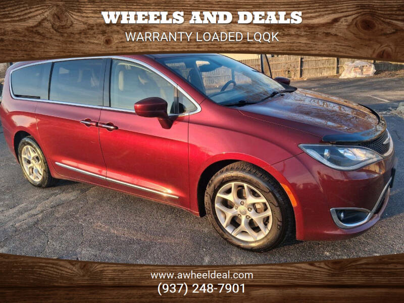 2017 Chrysler Pacifica Touring-L's photo