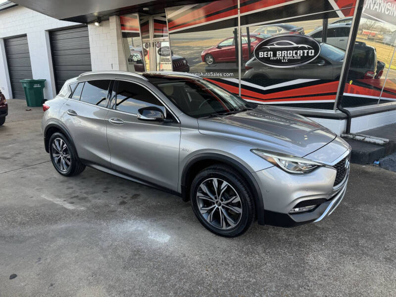 2017 INFINITI QX30 Premium