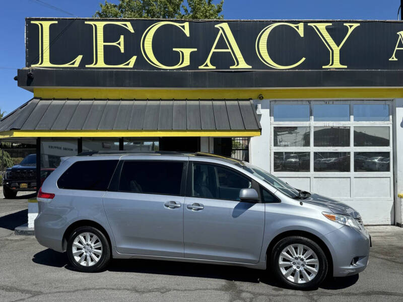 2011 Toyota Sienna XLE's photo