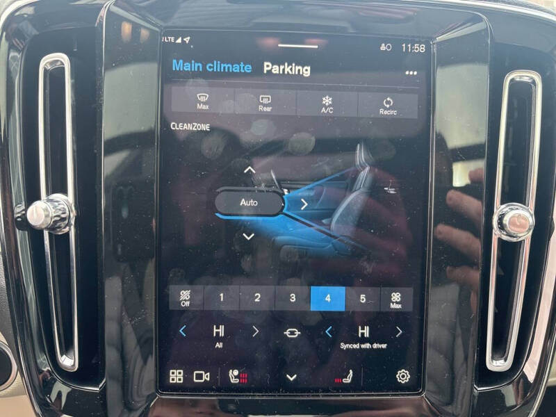 2025 Volvo XC40 B5 Plus Dark Theme