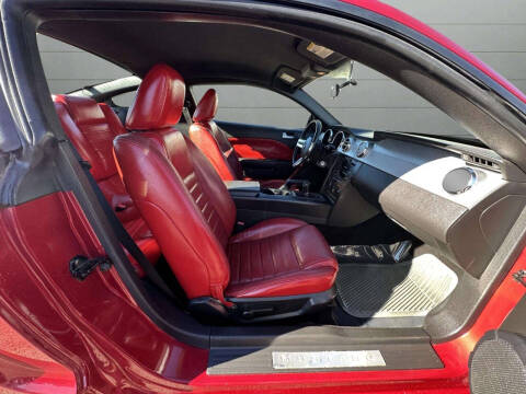 2005 Ford Mustang GT Deluxe