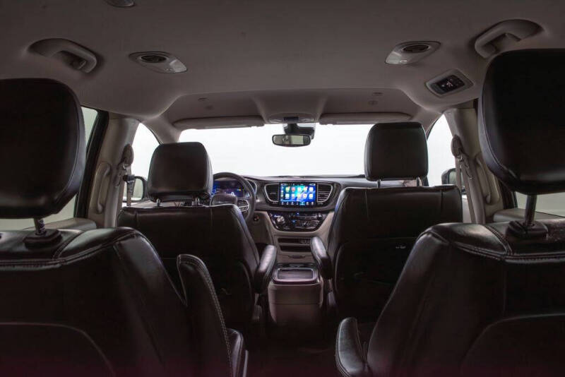 2024 Chrysler Pacifica Plug-In Hybrid Select