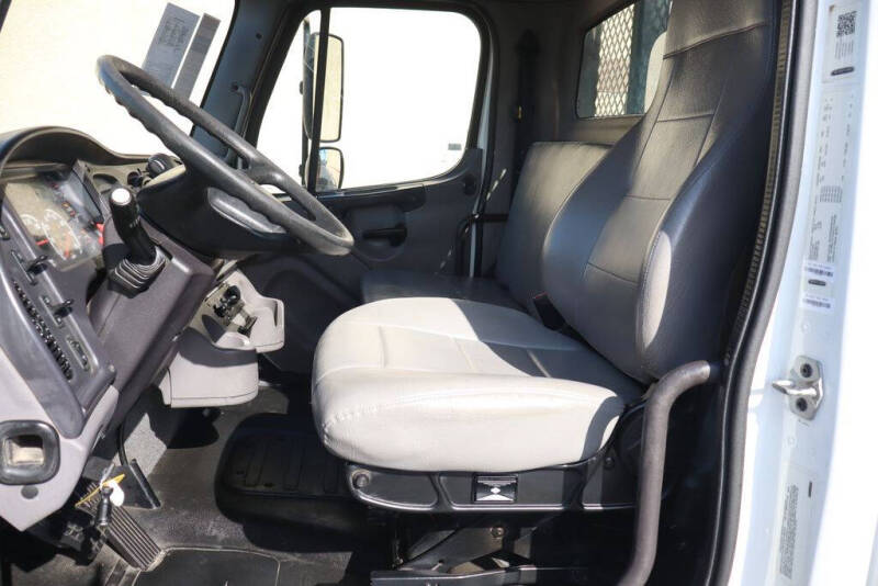 2019 Freightliner M2 106
