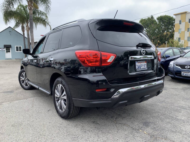 2017 Nissan Pathfinder SV