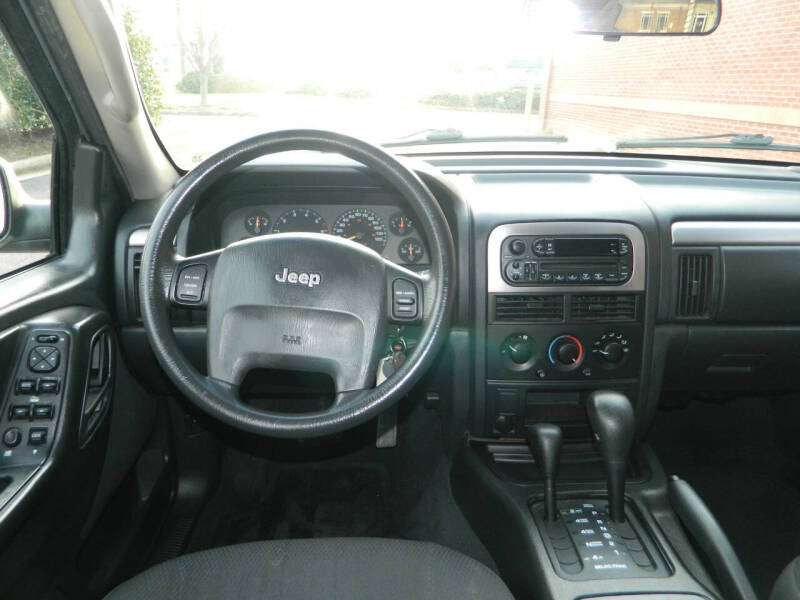 2004 Jeep Grand Cherokee Laredo photo 18