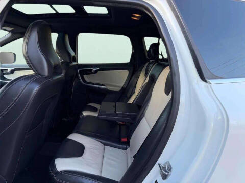 2015 Volvo XC60 T6 Drive-E Platinum