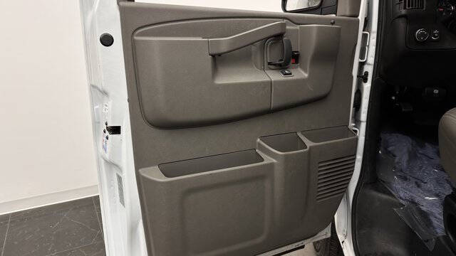 2022 Chevrolet Express 2500