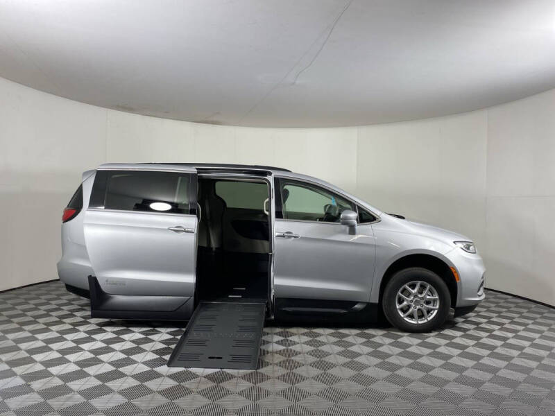 Used 2022 Chrysler Pacifica Touring L with VIN 2C4RC1BGXNR173150 for sale in Tucker, GA
