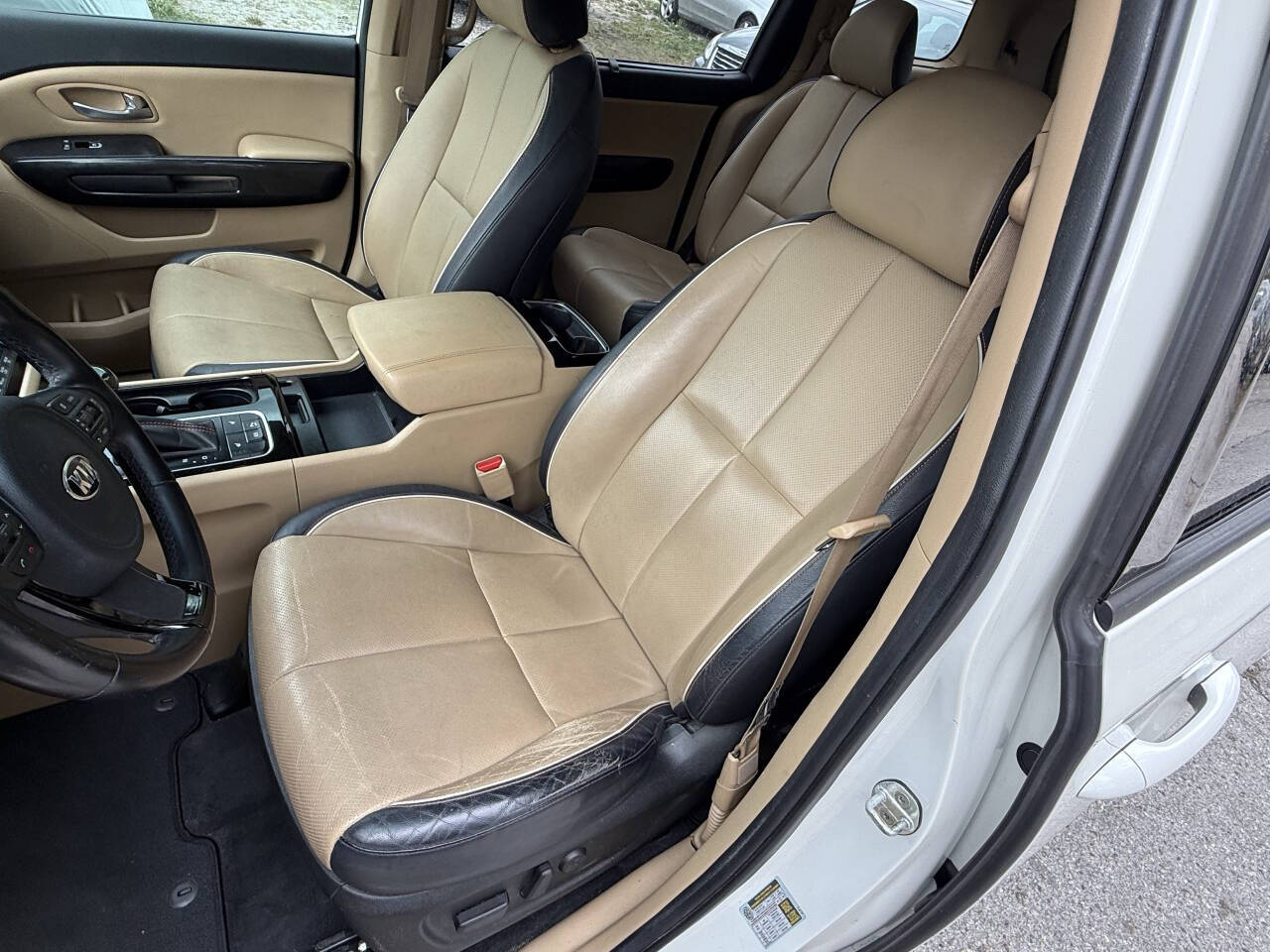 White 2015 Kia Sedona EX EX 4dr Mini-Van 19