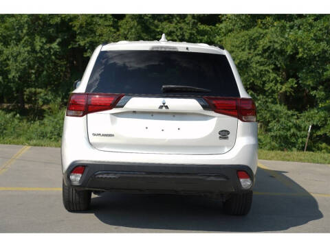 2020 Mitsubishi Outlander LE