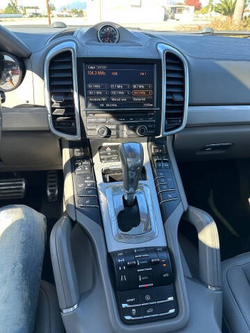 2013 Porsche Cayenne GTS