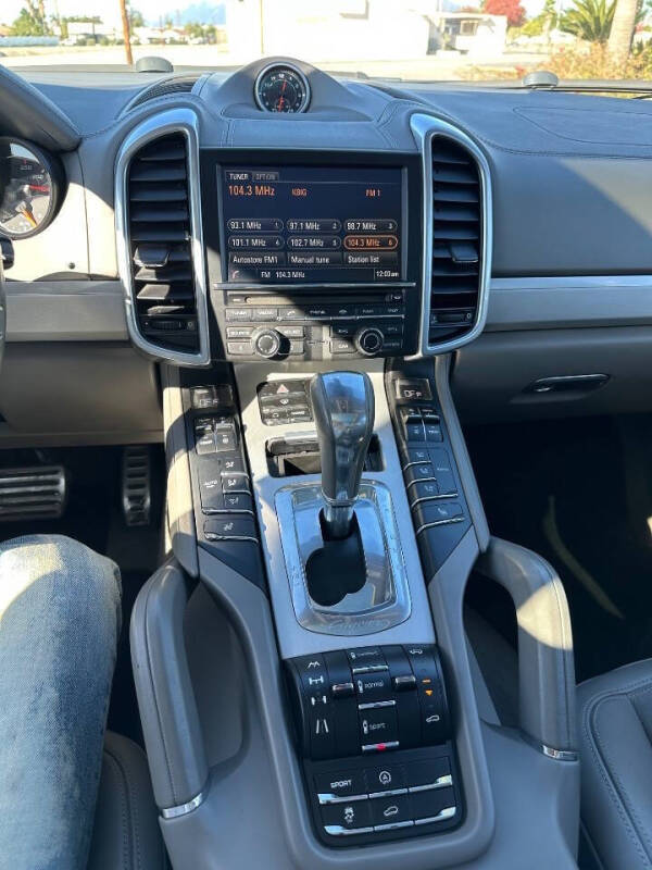 2013 Porsche Cayenne GTS