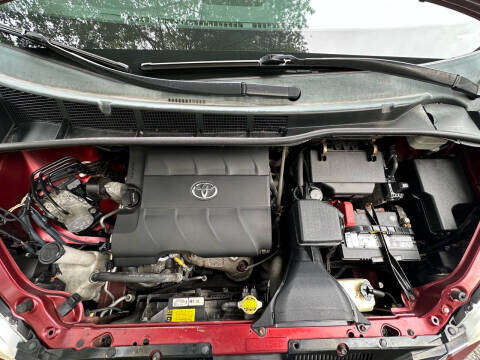 2012 Toyota Sienna LE 8-Passenger