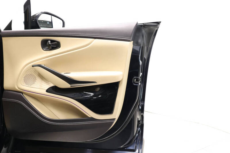 2021 Aston Martin DBX