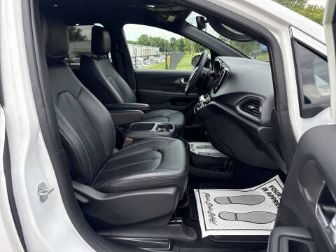 2025 Chrysler Pacifica Select