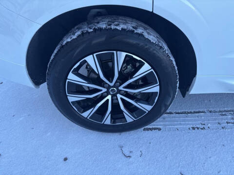 2025 Volvo XC60 B5 Core Dark Theme