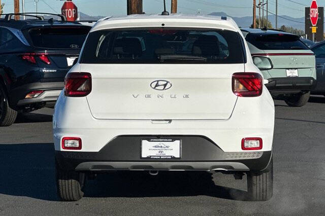 2026 Hyundai Venue SE