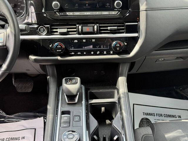 2024 Nissan Pathfinder SV