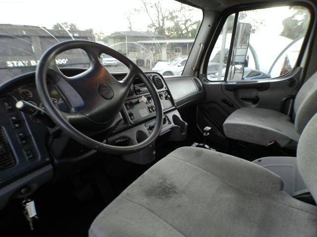 2013 Freightliner M2 106