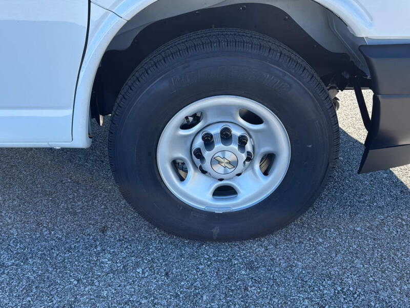 2025 Chevrolet Express 2500