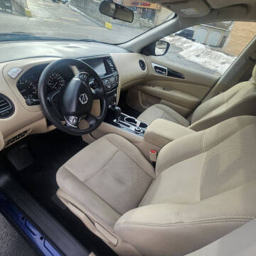 2017 Nissan Pathfinder S