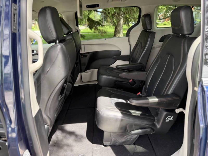 2017 Chrysler Pacifica Touring-L