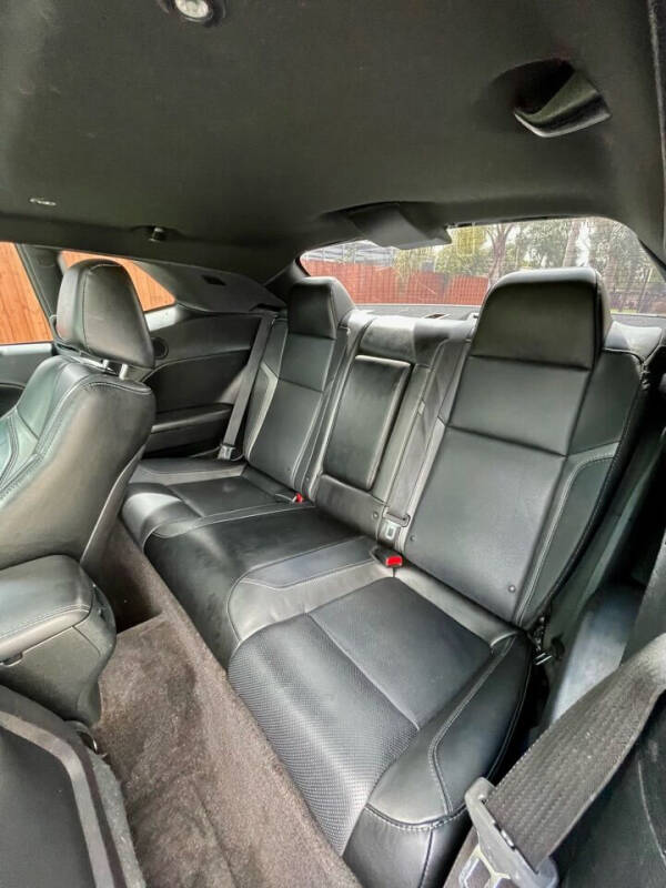 2018 Dodge Challenger SXT Plus