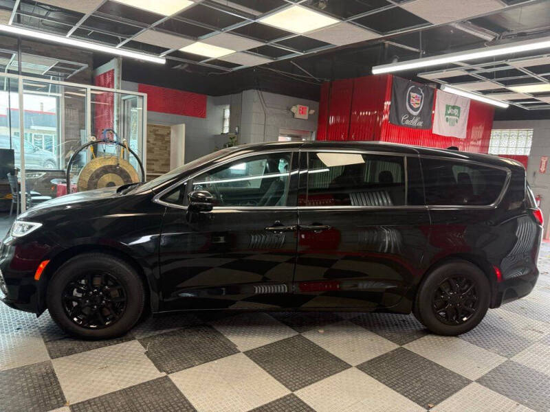 2025 Chrysler Pacifica Select