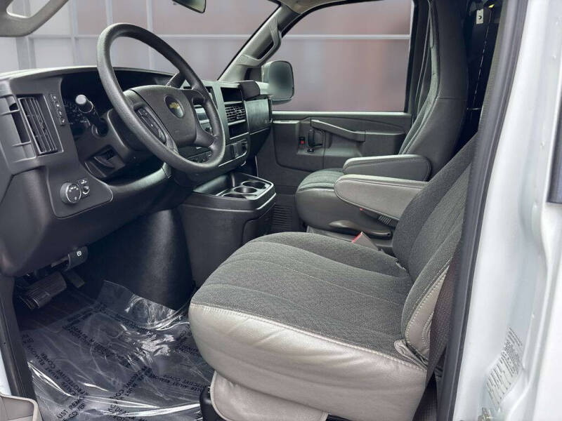 2024 Chevrolet Express 2500