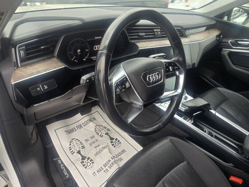 2019 Audi e-tron quattro Premium Plus