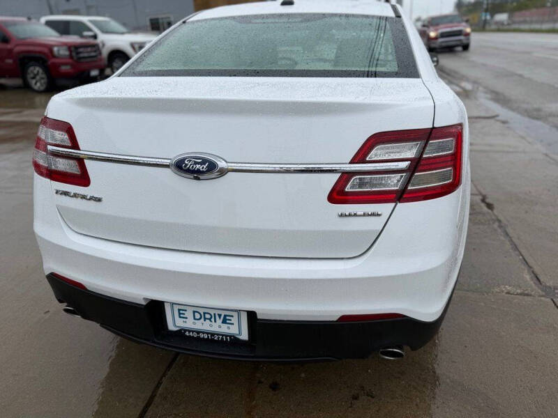 2017 Ford Taurus SE