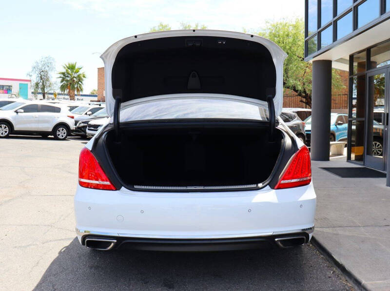 2017 Genesis G90
