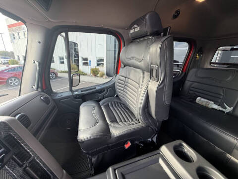 2023 Freightliner M2 106