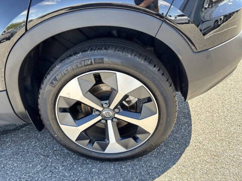 2025 Volvo XC40 B5 Plus Bright Theme