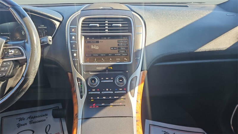 2019 Lincoln Nautilus Select