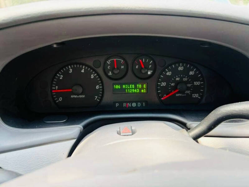 2006 Ford Taurus SE