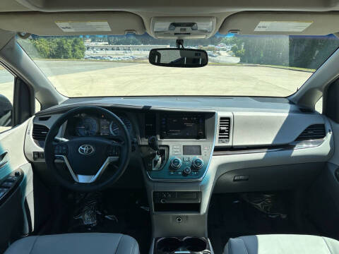 2015 Toyota Sienna XLE 8-Passenger