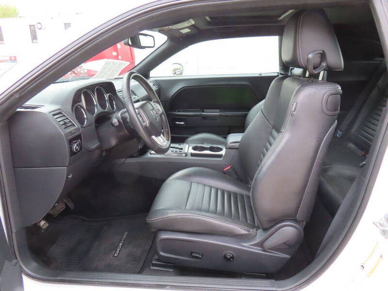2013 Dodge Challenger SXT Plus