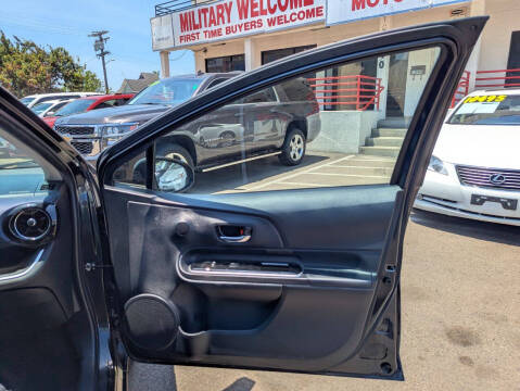 2016 Toyota Prius c Two