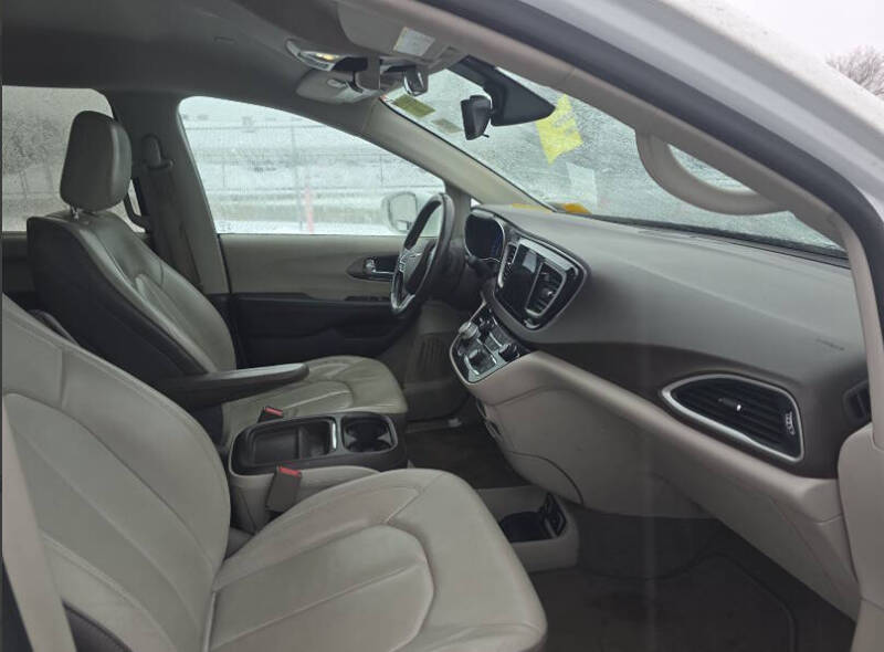 2017 Chrysler Pacifica Touring Plus